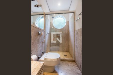 Casa de condomínio à venda com 1100m², 5 quartos e 6 vagasBanheiro da Suíte 1