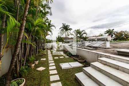 Casa de condomínio à venda com 1100m², 5 quartos e 6 vagasQuintal