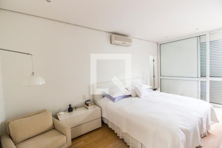 Casa de condomínio à venda com 1100m², 5 quartos e 6 vagasSuíte master