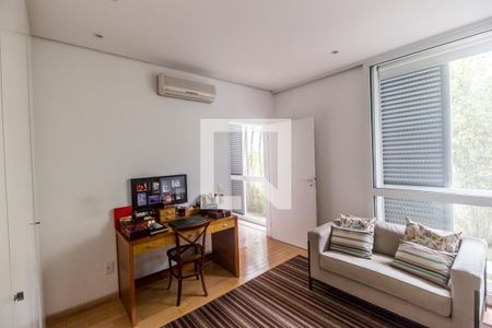 Casa de condomínio à venda com 1100m², 5 quartos e 6 vagasSala