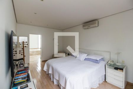 Casa de condomínio à venda com 1100m², 5 quartos e 6 vagasSuíte master