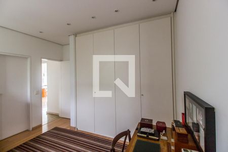 Casa de condomínio à venda com 1100m², 5 quartos e 6 vagasSala