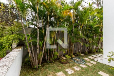 Casa de condomínio à venda com 1100m², 5 quartos e 6 vagasQuintal