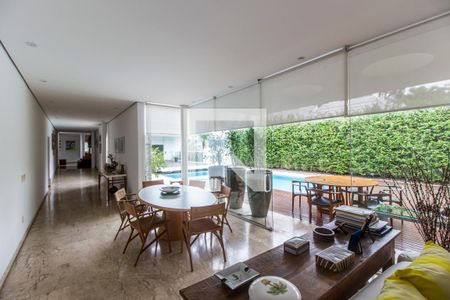 Casa de condomínio à venda com 1100m², 5 quartos e 6 vagasSala