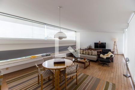 Casa de condomínio à venda com 1100m², 5 quartos e 6 vagasSala de TV