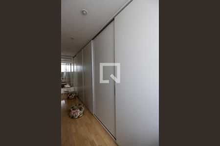 Casa de condomínio à venda com 1100m², 5 quartos e 6 vagasCloset da suíte