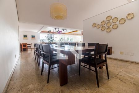 Casa de condomínio à venda com 1100m², 5 quartos e 6 vagasSala