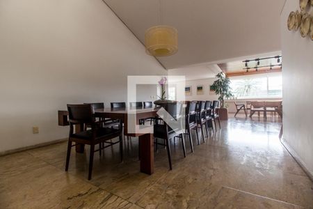 Casa de condomínio à venda com 1100m², 5 quartos e 6 vagasSala