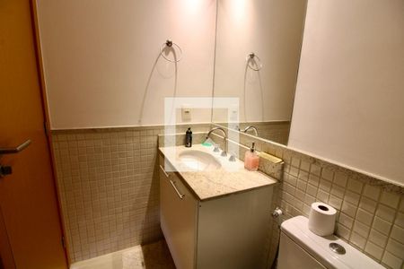 Apartamento à venda com 72m², 2 quartos e 2 vagas Apartamento à venda com 72m², 2 quartos e 2 vagasBanheiro da Suíte