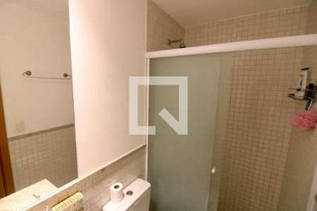 Apartamento à venda com 72m², 2 quartos e 2 vagas Apartamento à venda com 72m², 2 quartos e 2 vagasBanheiro da Suíte