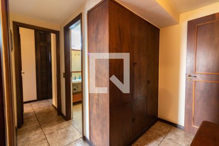 Apartamento à venda com 230m², 4 quartos e 2 vagasCorredor 