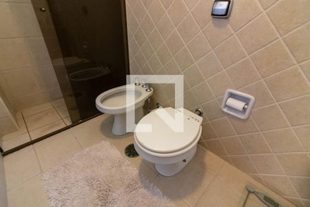 Apartamento à venda com 230m², 4 quartos e 2 vagasSuíte 1, banheiro 
