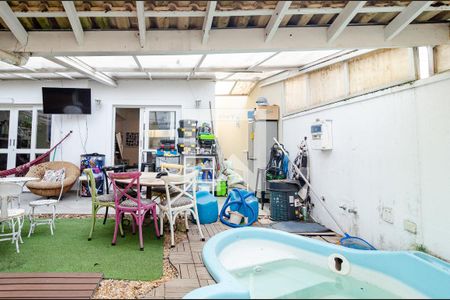 Casa de condomínio à venda com 270m², 4 quartos e 3 vagasPiscina