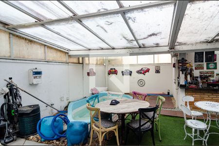 Casa de condomínio à venda com 270m², 4 quartos e 3 vagasPiscina