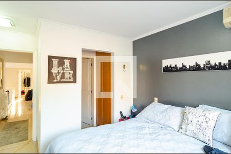 Casa de condomínio à venda com 270m², 4 quartos e 3 vagasSuíte 2