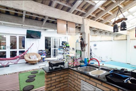 Casa de condomínio à venda com 270m², 4 quartos e 3 vagasChurrasqueira