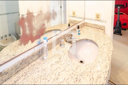 Casa de condomínio à venda com 270m², 4 quartos e 3 vagasBanheiro Social