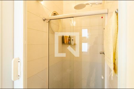 Casa de condomínio à venda com 270m², 4 quartos e 3 vagasBanheiro de Serviço