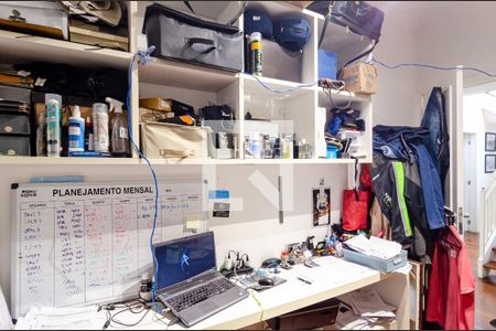 Casa de condomínio à venda com 270m², 4 quartos e 3 vagasEscritório