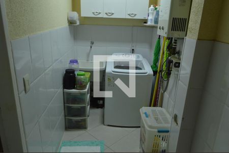 Casa de condomínio à venda com 164m², 3 quartos e 1 vagaÁrea de Serviço