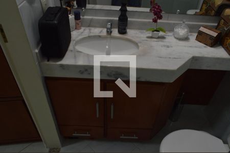 Casa de condomínio à venda com 164m², 3 quartos e 1 vagaBanheiro da Suíte