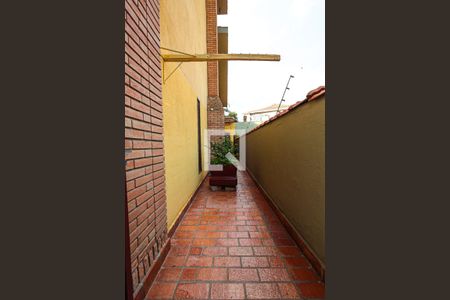 Casa para alugar com 350m², 3 quartos e 2 vagasVista da sacada do 1º andar - corredor lateral 