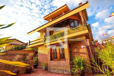 Casa para alugar com 350m², 3 quartos e 2 vagasCasa vista da sacada do 1º andar