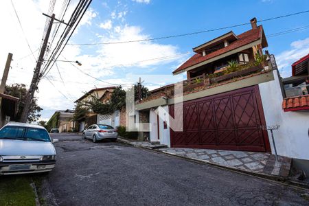 Casa para alugar com 350m², 3 quartos e 2 vagasFachada da casa e rua