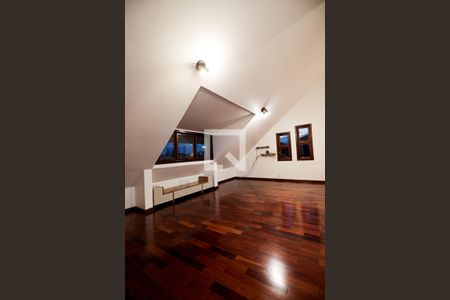Casa para alugar com 350m², 3 quartos e 2 vagas3º andar - Sala íntima 