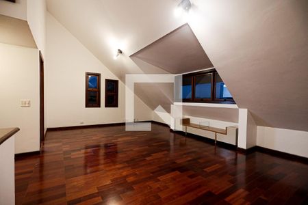 Casa para alugar com 350m², 3 quartos e 2 vagas3º andar - Sala íntima 