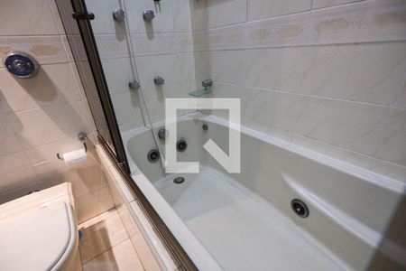Casa para alugar com 350m², 3 quartos e 2 vagas2º andar - Suíte - banheiro - banheira hidromassagem
