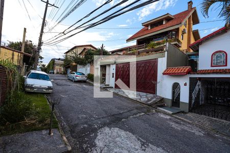 Casa para alugar com 350m², 3 quartos e 2 vagasFachada da casa / rua