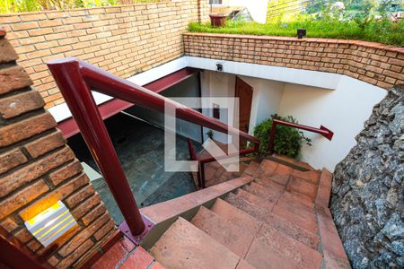 Casa para alugar com 350m², 3 quartos e 2 vagasVista da escada do 1º andar