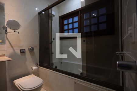 Casa para alugar com 350m², 3 quartos e 2 vagas2º andar - Suíte - banheiro - detalhes
