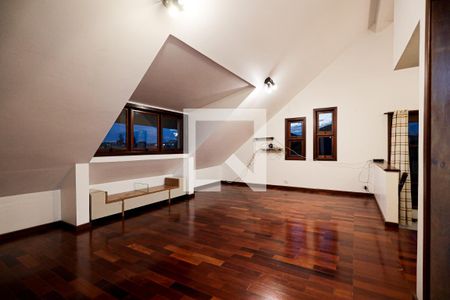 Casa para alugar com 350m², 3 quartos e 2 vagas3º andar - Sala íntima 