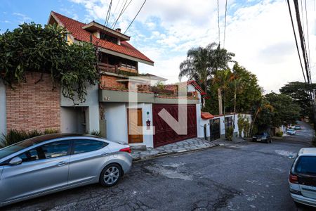 Casa para alugar com 350m², 3 quartos e 2 vagasFachada da casa / rua