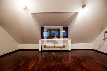 Casa para alugar com 350m², 3 quartos e 2 vagas3º andar - Sala íntima 