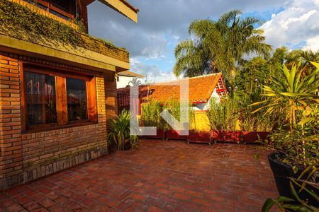 Casa para alugar com 350m², 3 quartos e 2 vagasSacada do 1º andar