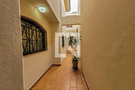 Casa à venda com 212m², 3 quartos e 2 vagasCorredor
