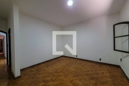 Casa à venda com 212m², 3 quartos e 2 vagasSuíte
