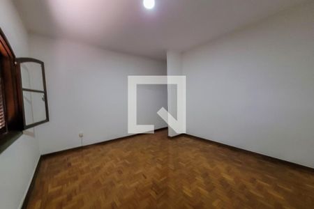 Casa à venda com 212m², 3 quartos e 2 vagasSuíte