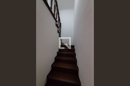 Casa à venda com 212m², 3 quartos e 2 vagasEscada