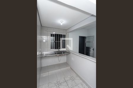 Cozinha de casa para alugar com 1 quarto, 27m² em Jardim Centenário, São Paulo