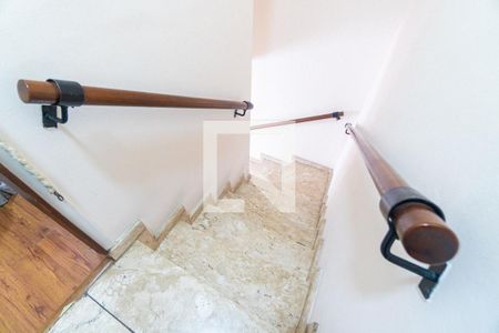 Casa à venda com 116m², 3 quartos e 2 vagasEscada