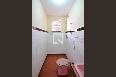 Banheiro de serviço de casa para alugar com 2 quartos, 350m² em Taboão, São Bernardo do Campo