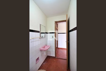Casa para alugar com 350m², 2 quartos e 4 vagasBanheiro de serviço