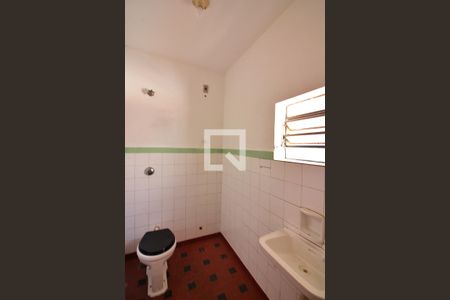 Casa para alugar com 350m², 2 quartos e 4 vagasBanheiro do Salão de Festas 