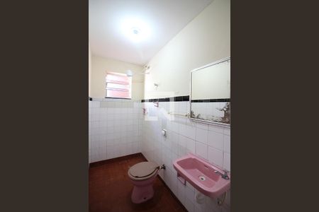Casa para alugar com 350m², 2 quartos e 4 vagasBanheiro de serviço
