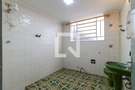 Casa à venda com 233m², 4 quartos e 2 vagas Casa à venda com 233m², 4 quartos e 2 vagasPiso inferior - Banheiro