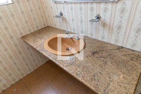 Casa à venda com 233m², 4 quartos e 2 vagas Casa à venda com 233m², 4 quartos e 2 vagasBanheiro 1